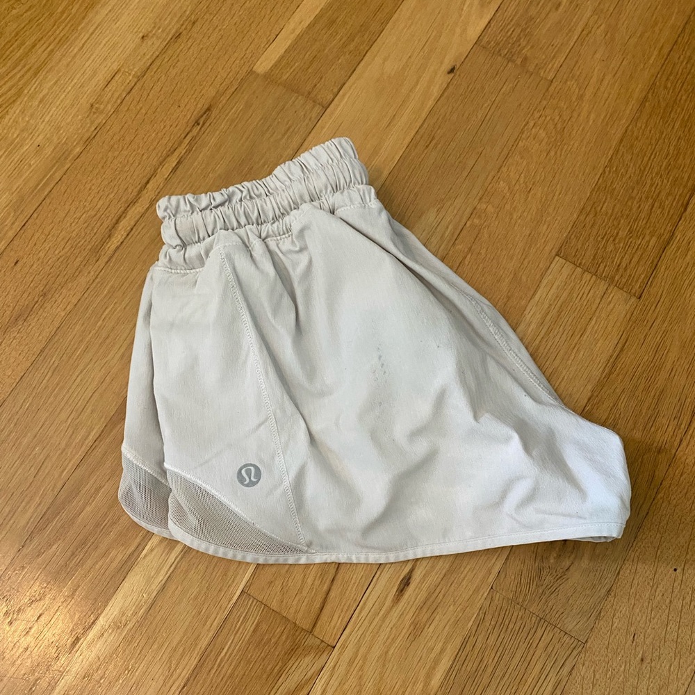 white lululemon hotty hot shorts size 2 - 2.5’